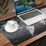 <b>Mapamundi Mousepad XXL.</b> Libera tu espacio, domina tus movimientos.