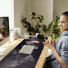 <b>Mapamundi Mousepad XXL.</b> Libera tu espacio, domina tus movimientos.