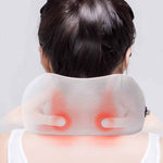 imulación de masaje real con el Neck Relaxer, mostrando cabezales actuando sobre el cuello para aliviar tensión muscular